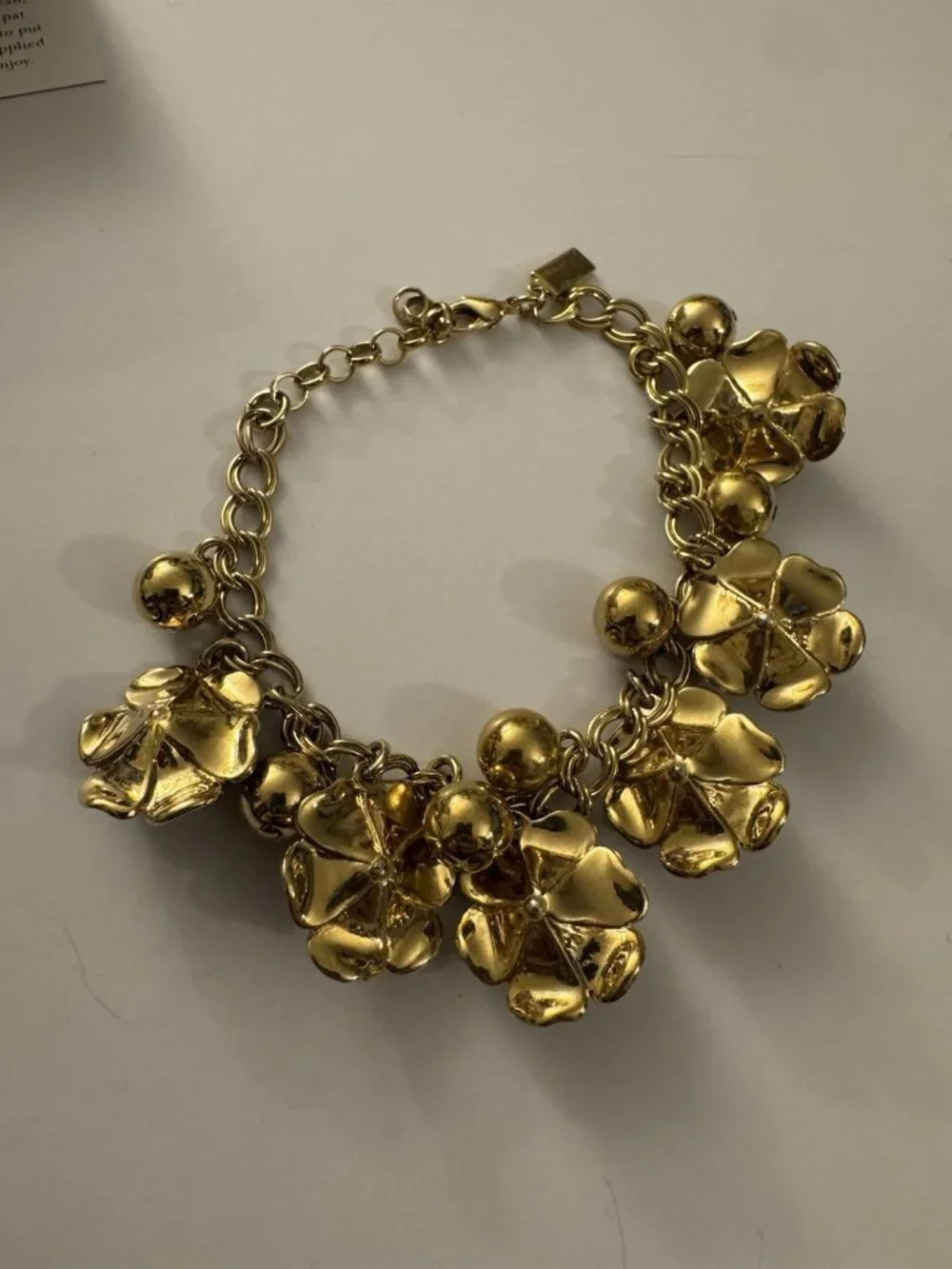 Kate Spade New York Gold Tone Chaim Bracelet Black And Gold Beads Flowers BB3 - Picture 4 of 4